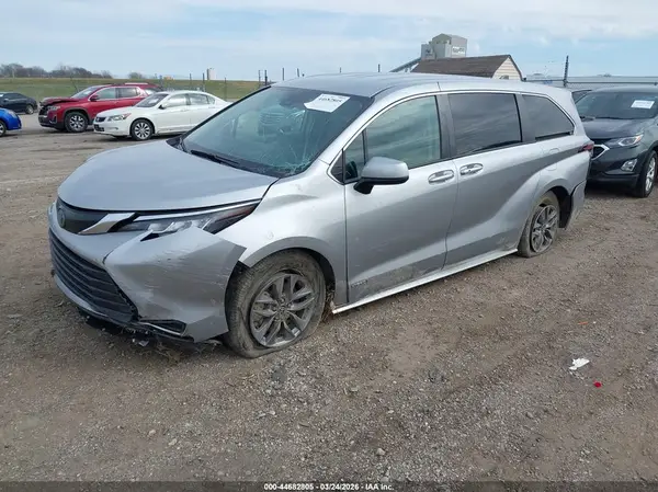 5TDKRKEC6MS046724 2021 TOYOTA SIENNA - Image 2
