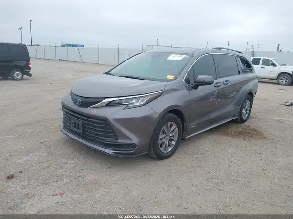 5TDKRKEC6MS057707 2021 TOYOTA SIENNA - Image 2