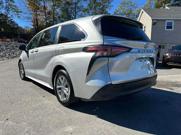 5TDKRKEC6MS063927 2021 TOYOTA SIENNA - Image 2