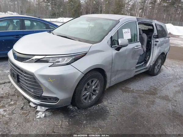 5TDKRKEC6MS065788 2021 TOYOTA SIENNA - Image 2