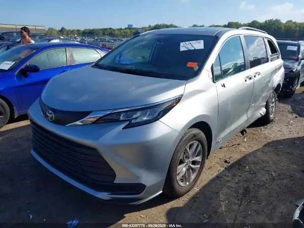 5TDKRKEC6MS068206 2021 TOYOTA SIENNA - Image 2