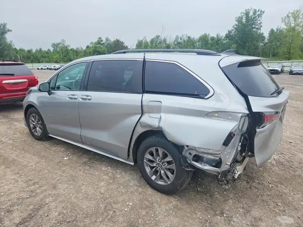 5TDKRKEC6NS092653 2022 TOYOTA SIENNA - Image 2