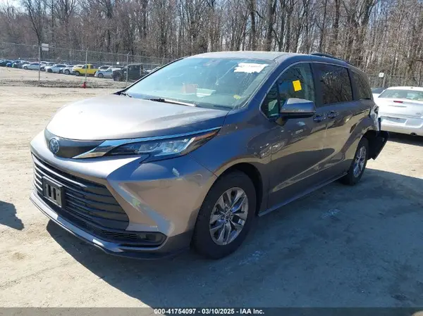 5TDKRKEC6NS092989 2022 TOYOTA SIENNA - Image 2