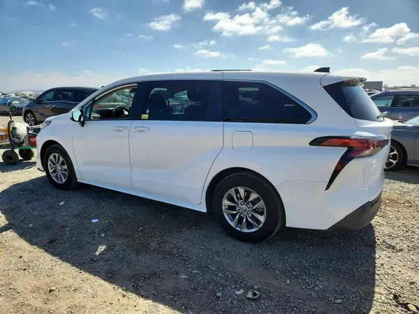 5TDKRKEC6NS094516 2022 TOYOTA SIENNA - Image 2