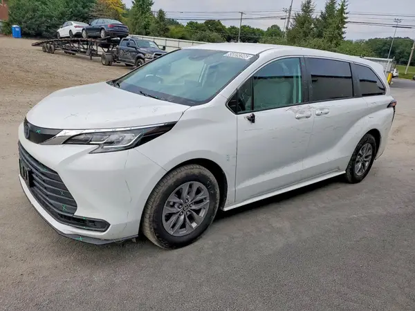 5TDKRKEC6NS100721 2022 TOYOTA SIENNA - Image 1