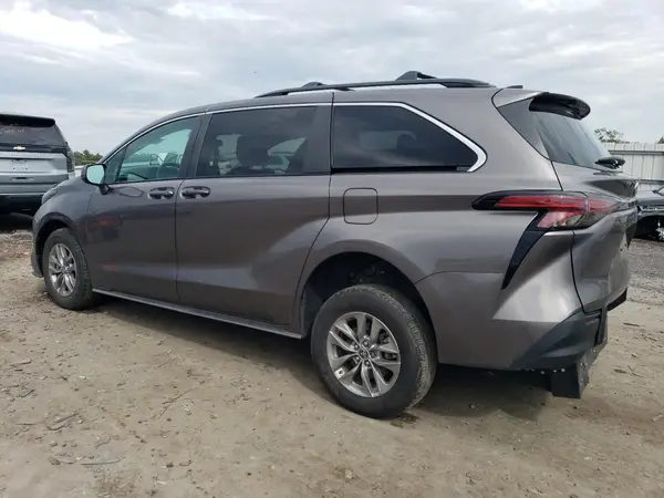 5TDKRKEC6NS105062 2022 TOYOTA SIENNA - Image 2