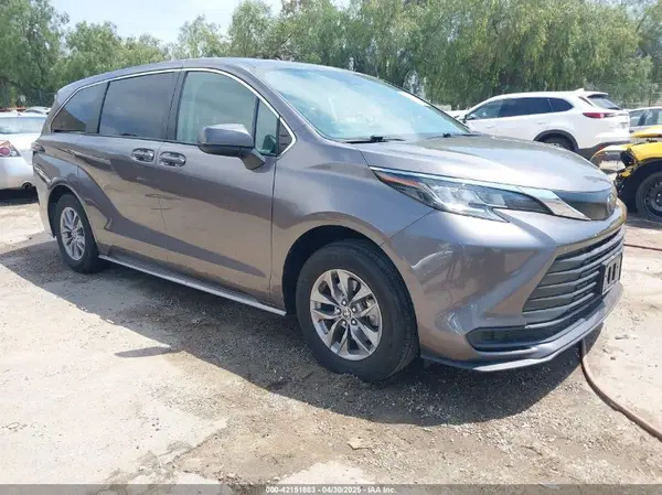 5TDKRKEC6NS106342 2022 TOYOTA SIENNA - Image 1