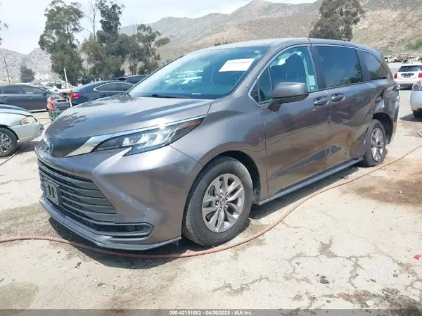 5TDKRKEC6NS106342 2022 TOYOTA SIENNA - Image 2