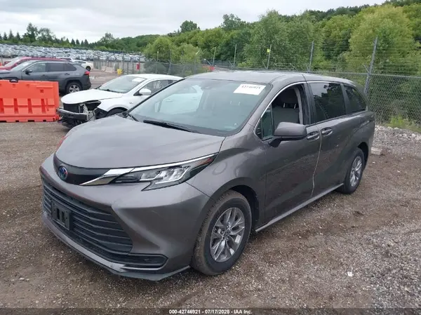 5TDKRKEC6NS111167 2022 TOYOTA SIENNA - Image 2