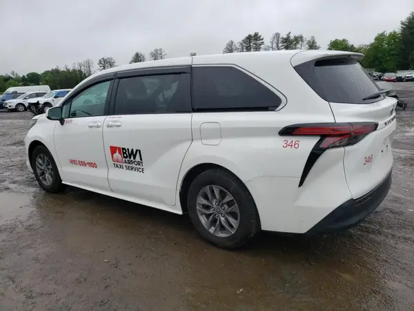 5TDKRKEC6NS111623 2022 TOYOTA SIENNA - Image 2