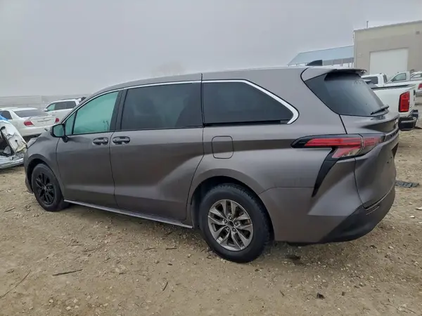 5TDKRKEC6NS113338 2022 TOYOTA SIENNA - Image 2
