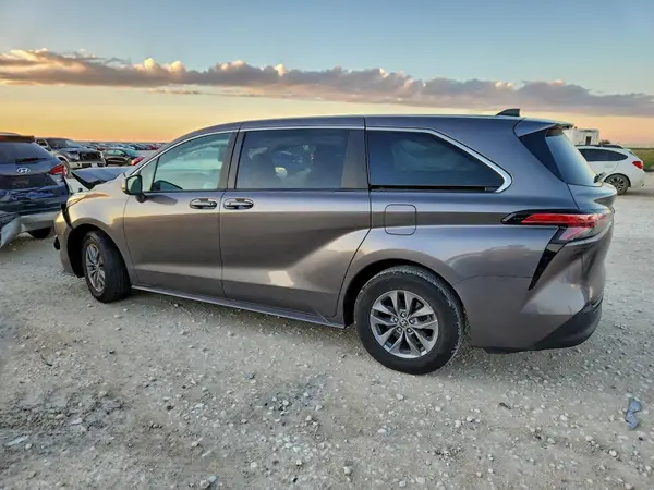 5TDKRKEC6NS122458 2022 TOYOTA SIENNA - Image 2