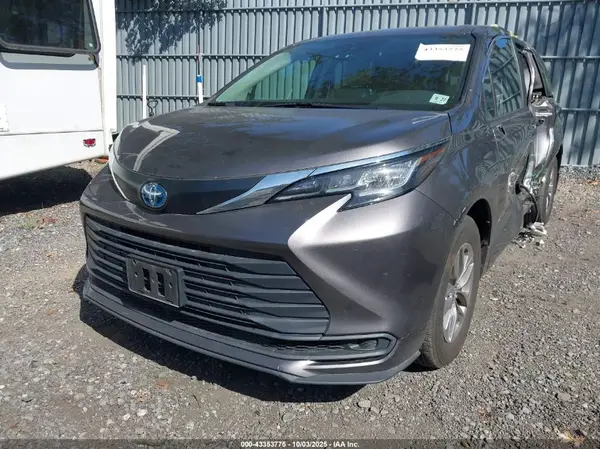 5TDKRKEC6NS130107 2022 TOYOTA SIENNA - Image 2