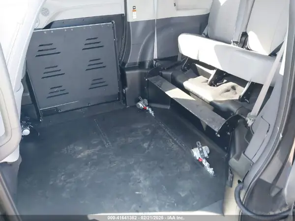 5TDKRKEC6PS142714 2023 TOYOTA SIENNA - Image 8
