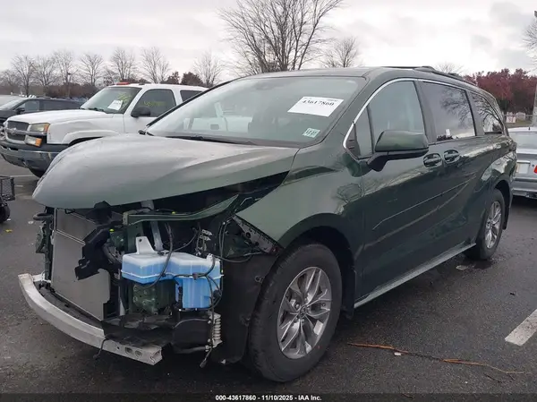 5TDKRKEC6PS144446 2023 TOYOTA SIENNA - Image 2