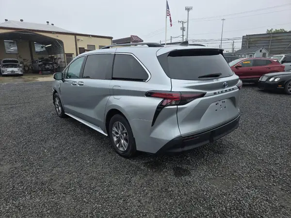 5TDKRKEC6PS148710 2023 TOYOTA SIENNA - Image 2