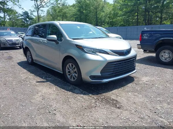 5TDKRKEC6PS152353 2023 TOYOTA SIENNA - Image 1