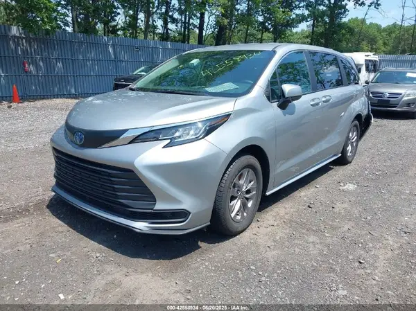 5TDKRKEC6PS152353 2023 TOYOTA SIENNA - Image 2