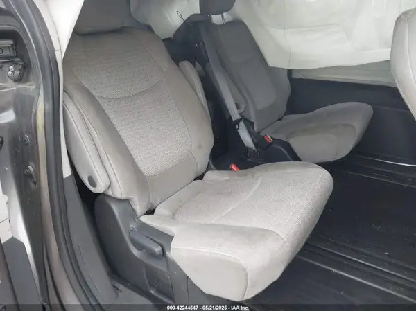 5TDKRKEC6PS157035 2023 TOYOTA SIENNA - Image 8