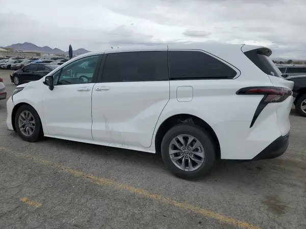 5TDKRKEC6PS159898 2023 TOYOTA SIENNA - Image 2