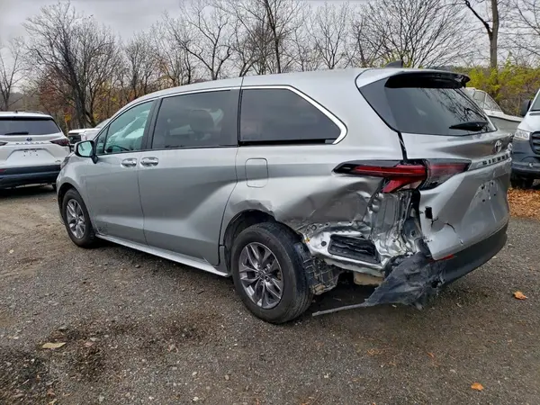 5TDKRKEC6PS166477 2023 TOYOTA SIENNA - Image 2