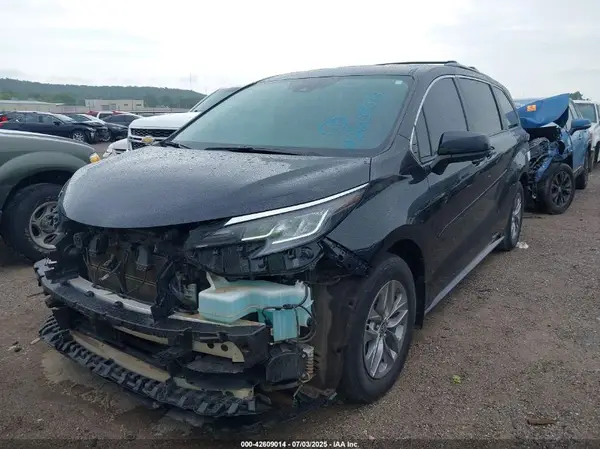 5TDKRKEC6PS167659 2023 TOYOTA SIENNA - Image 2
