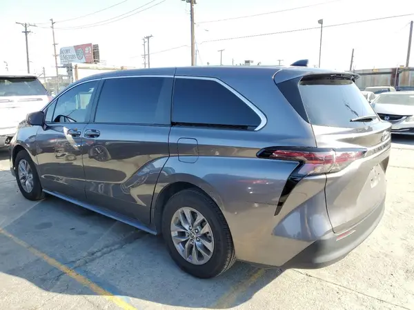 5TDKRKEC6PS168715 2023 TOYOTA SIENNA - Image 2