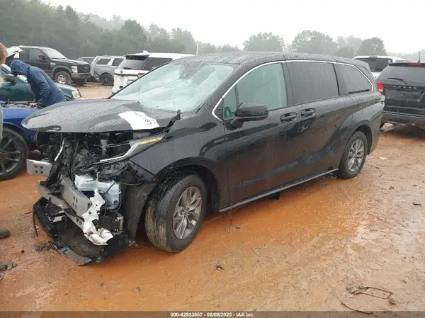 5TDKRKEC6PS172988 2023 TOYOTA SIENNA - Image 2