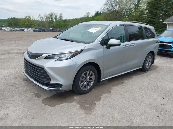 5TDKRKEC6PS175910 2023 TOYOTA SIENNA - Image 2