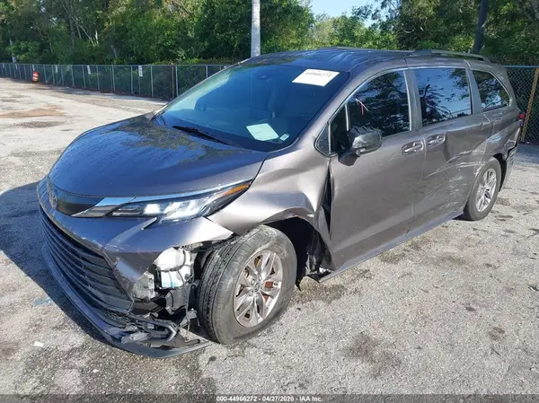 5TDKRKEC6PS176913 2023 TOYOTA SIENNA - Image 2