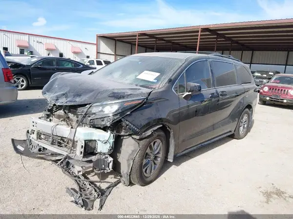 5TDKRKEC6RS192645 2024 TOYOTA SIENNA - Image 2