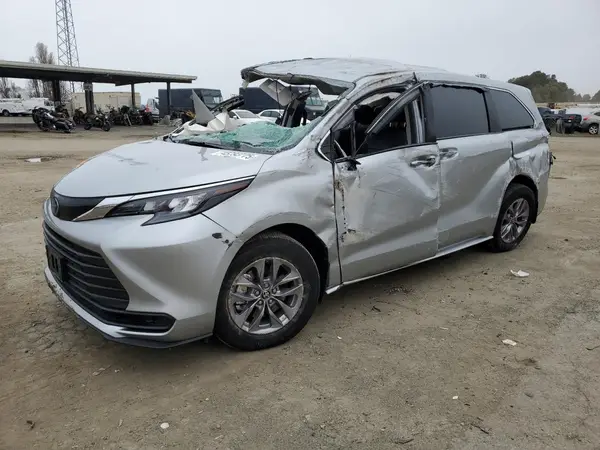 5TDKRKEC6RS194217 2024 TOYOTA SIENNA - Image 1