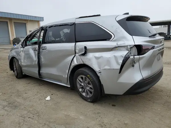 5TDKRKEC6RS194217 2024 TOYOTA SIENNA - Image 2