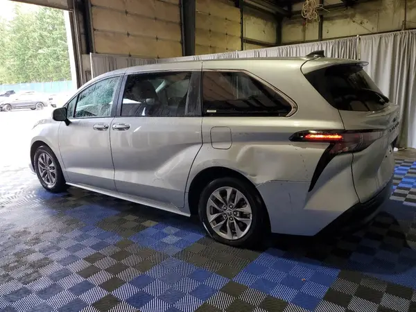 5TDKRKEC6RS201473 2024 TOYOTA SIENNA - Image 2