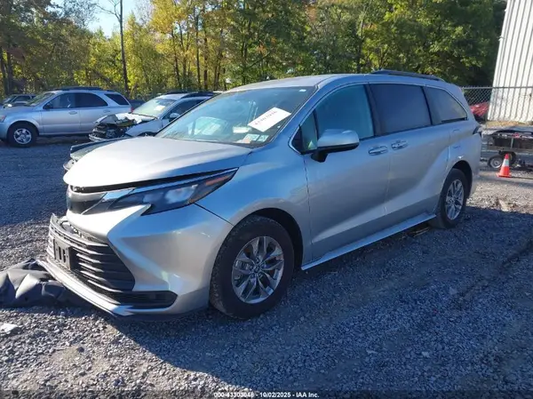 5TDKRKEC6RS211601 2024 TOYOTA SIENNA - Image 2