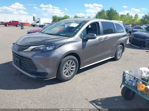 5TDKRKEC6RS213090 2024 TOYOTA SIENNA - Image 2