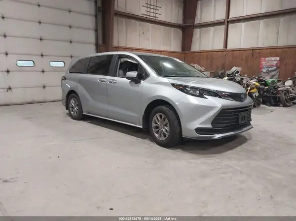 5TDKRKEC6RS216152 2024 TOYOTA SIENNA - Image 1