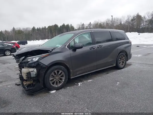 5TDKRKEC6SS225777 2025 TOYOTA SIENNA - Image 2