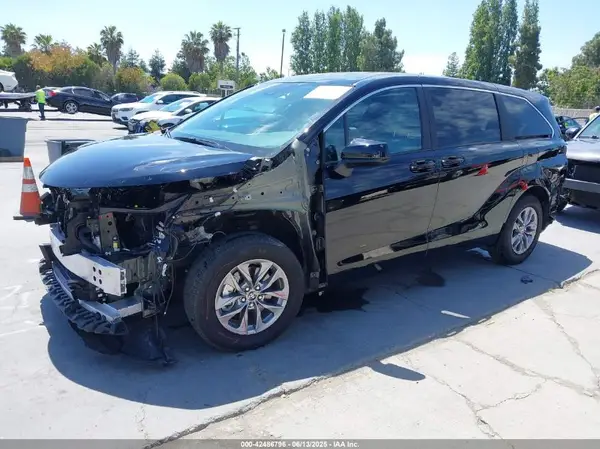 5TDKRKEC6SS233202 2025 TOYOTA SIENNA - Image 2