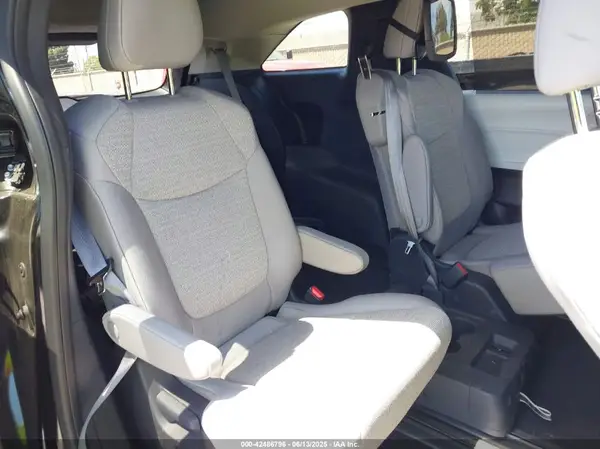 5TDKRKEC6SS233202 2025 TOYOTA SIENNA - Image 8