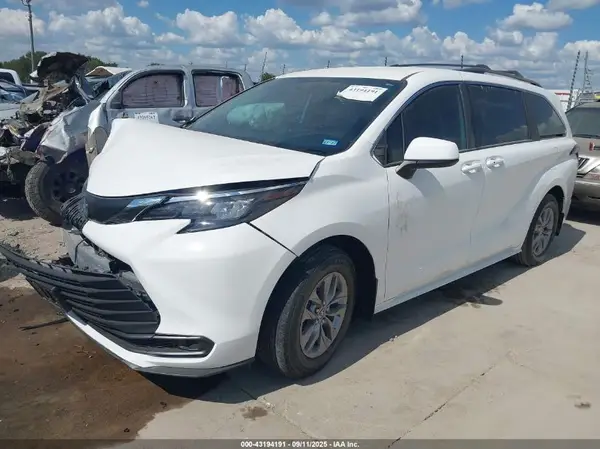 5TDKRKEC6SS239646 2025 TOYOTA SIENNA - Image 2