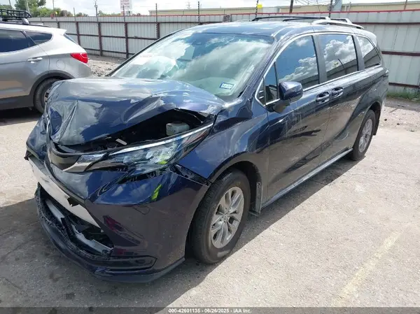 5TDKRKEC6SS240957 2025 TOYOTA SIENNA - Image 2