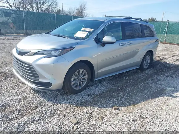 5TDKRKEC6SS244135 2025 TOYOTA SIENNA - Image 2