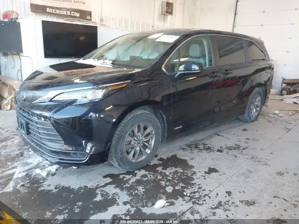 5TDKRKEC7MS003171 2021 TOYOTA SIENNA - Image 2