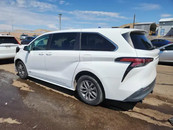 5TDKRKEC7MS004868 2021 TOYOTA SIENNA - Image 2