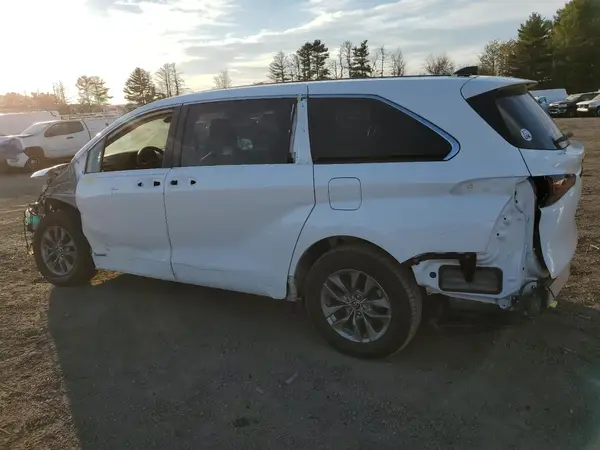 5TDKRKEC7MS009133 2021 TOYOTA SIENNA - Image 2