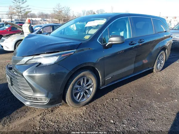 5TDKRKEC7MS009360 2021 TOYOTA SIENNA - Image 2