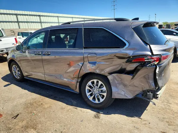 5TDKRKEC7MS011111 2021 TOYOTA SIENNA - Image 2