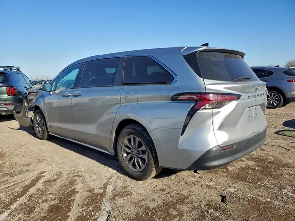 5TDKRKEC7MS017135 2021 TOYOTA SIENNA - Image 2