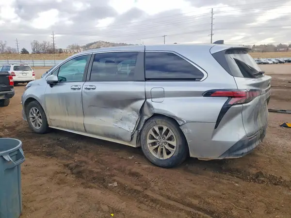 5TDKRKEC7MS018611 2021 TOYOTA SIENNA - Image 2